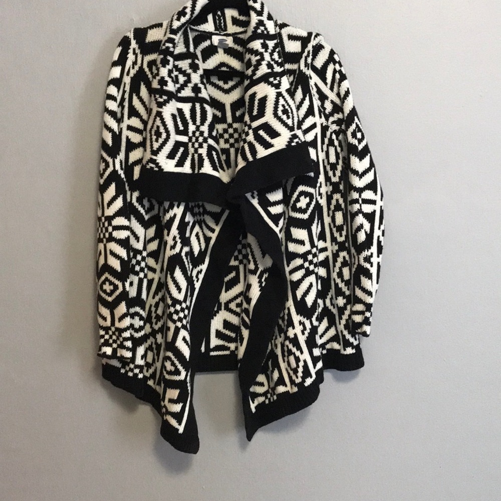Asymmetrical hem cardigan